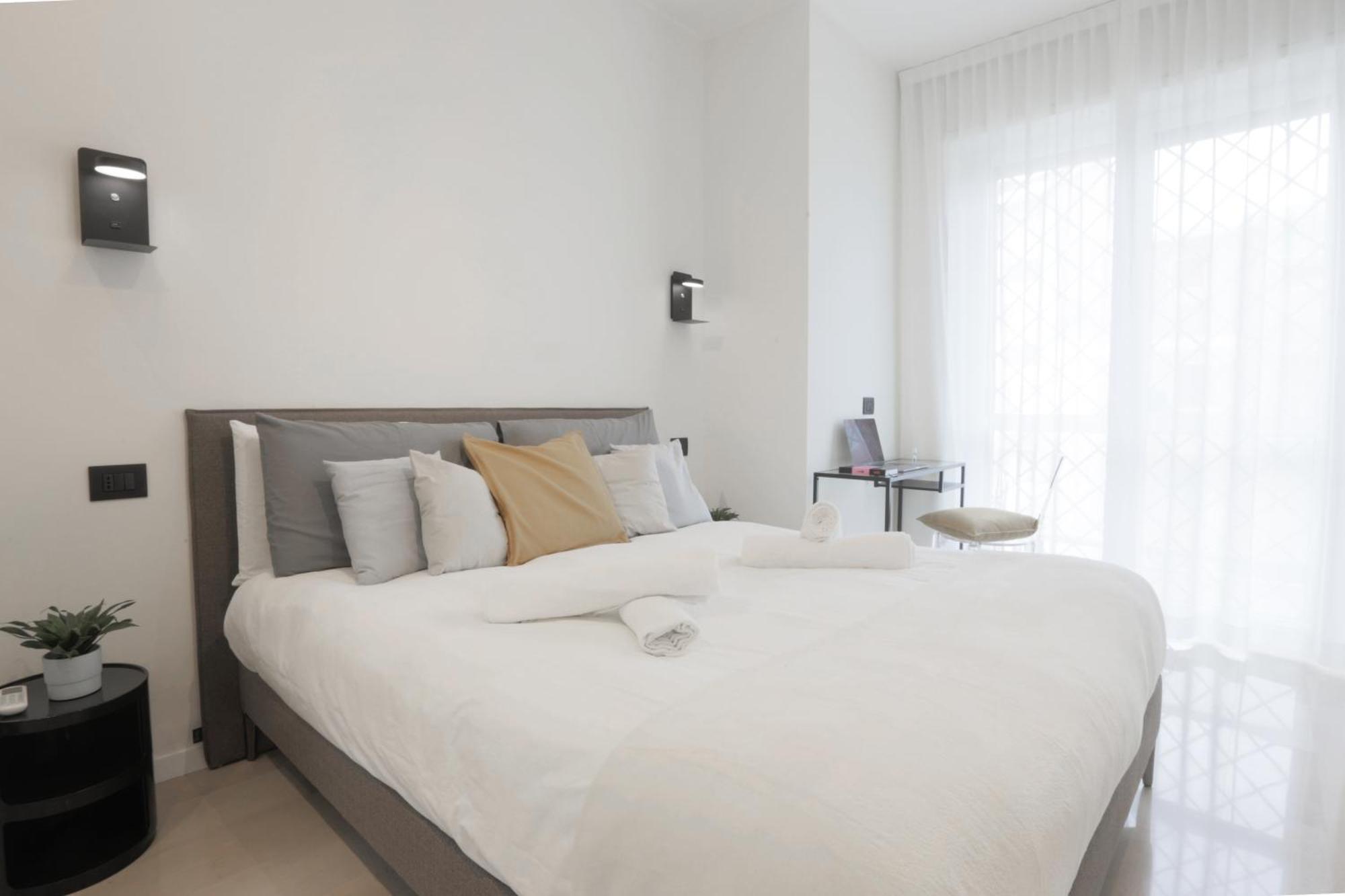 New Modern Flat 10 Minutes Walk From Central Station Milan Bagian luar foto
