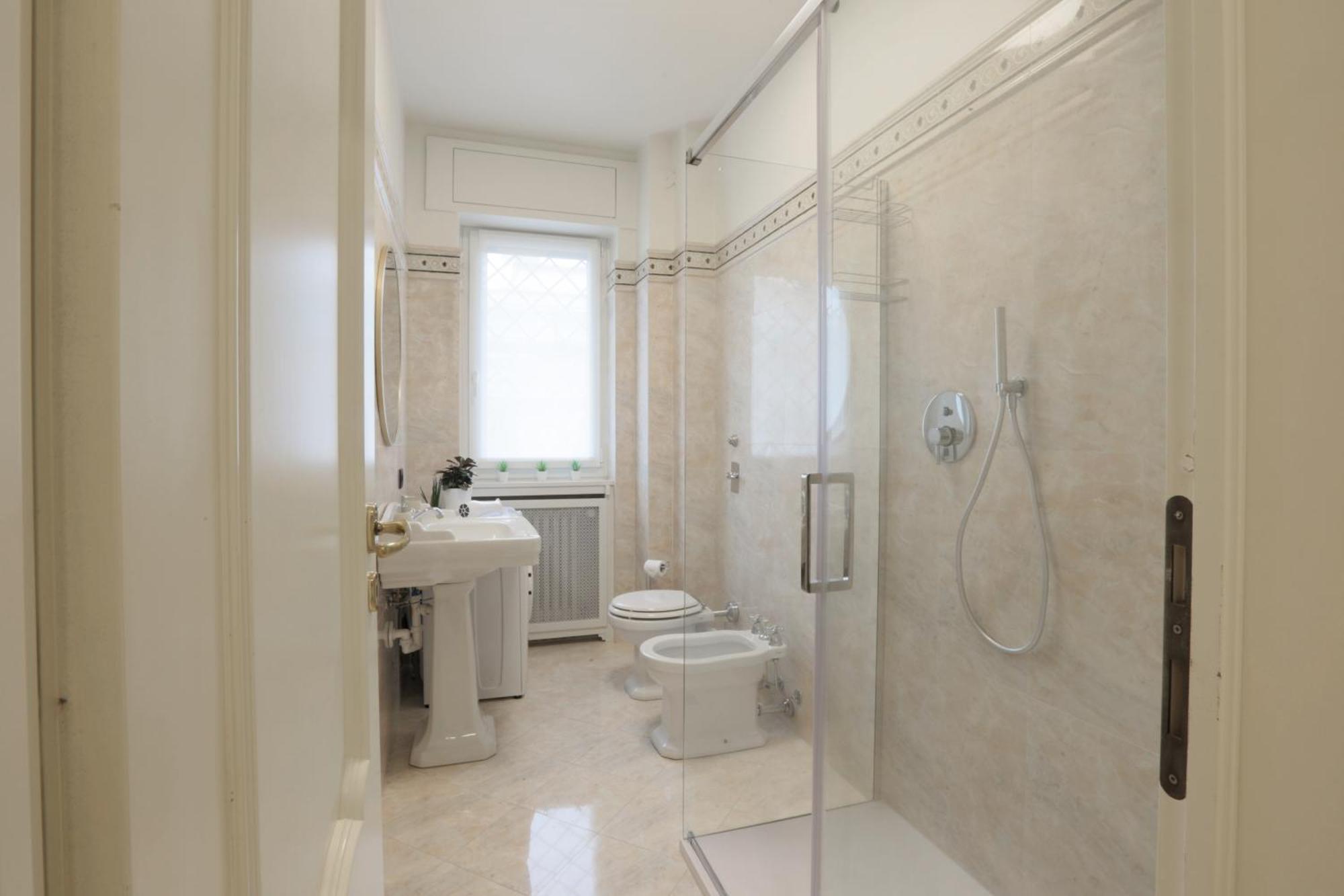 New Modern Flat 10 Minutes Walk From Central Station Milan Bagian luar foto