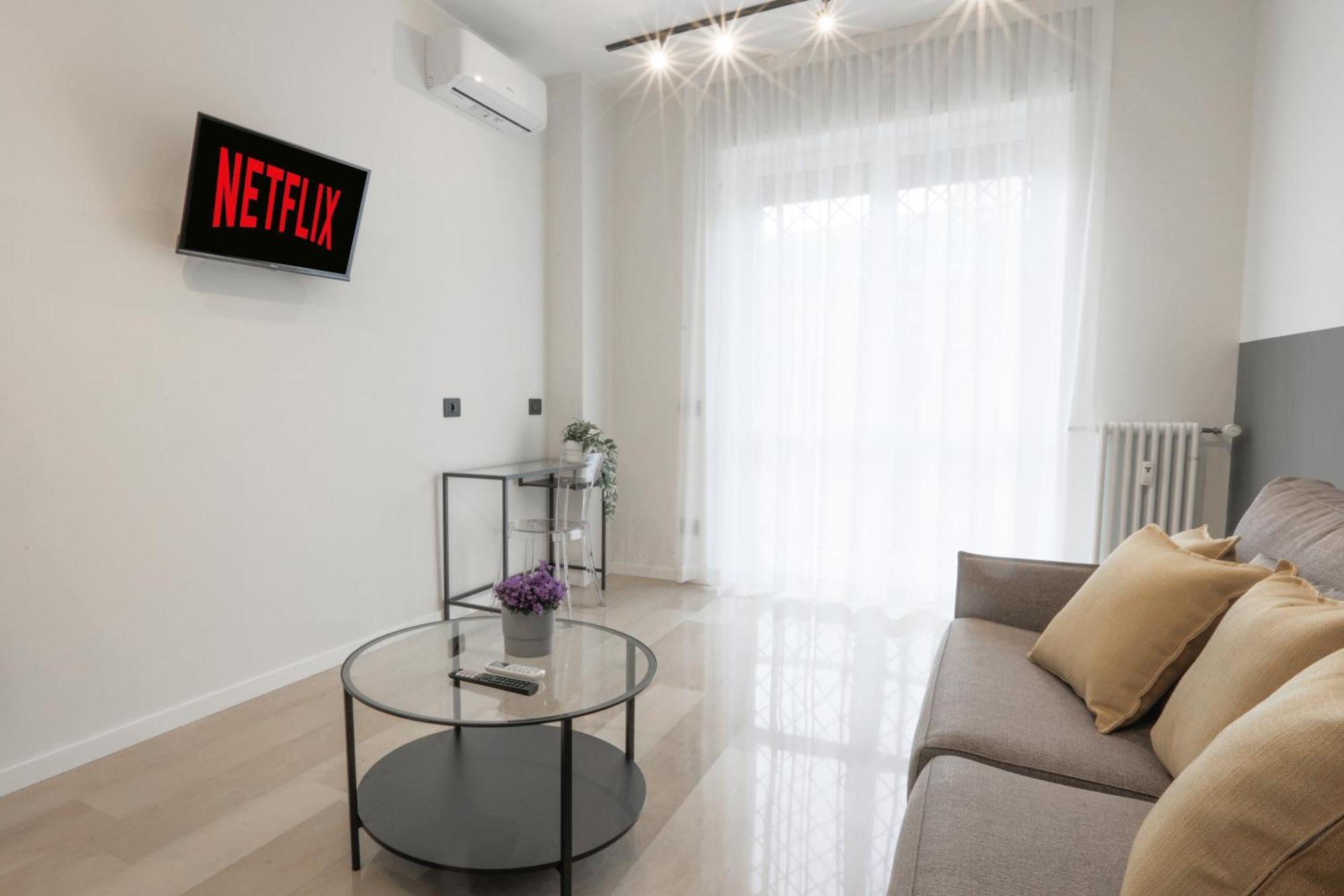 New Modern Flat 10 Minutes Walk From Central Station Milan Bagian luar foto