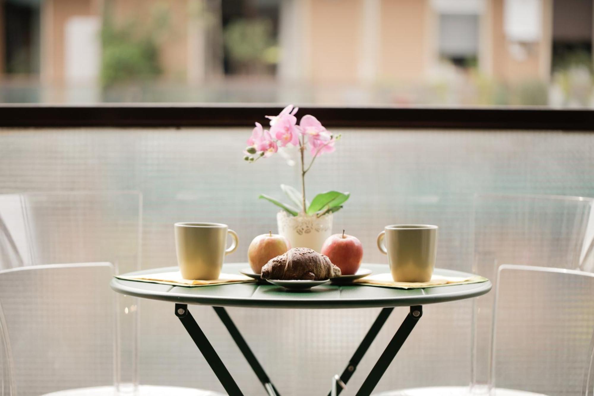 New Modern Flat 10 Minutes Walk From Central Station Milan Bagian luar foto